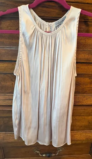 Wishlist Apparel Champagne Satin Pleated Sleeveless Blouse Size Small thumbnail 1