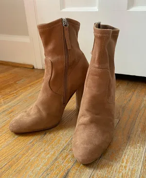 Steve Madden Suede Camel Booties with High Heel • Size 7.5 thumbnail 1
