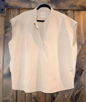 NWOT FIGS Rafela Scrub Top‎ thumbnail 1