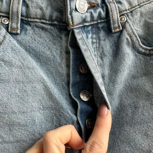 Revice Denim Button Fly Distressed Back Rip Thigh Straight Leg Jeans Size 24 thumbnail 4