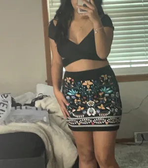 SHEIN Black Off-Shoulder Tie-Front Crop Top thumbnail 3