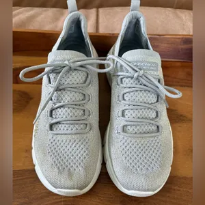 SKECHERS Memory Foam Sneakers Size 8.5 thumbnail 2