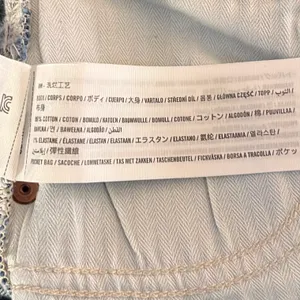 Abercrombie Low-Rise Baggy Cargo Jeans thumbnail 6