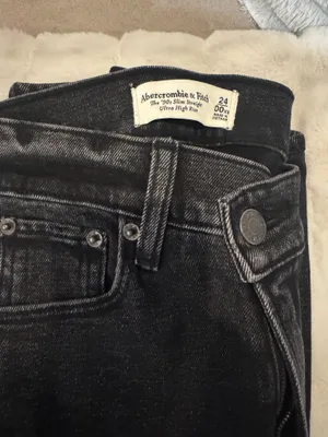 Abercrombie Jeans Ultra High-Rise Straight thumbnail 2
