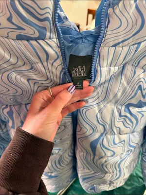 Wild Fable Abstract Puffer in Blue & White Size Small thumbnail 2