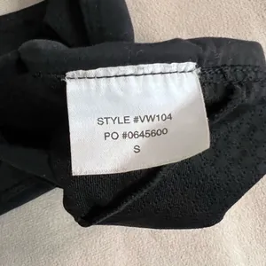 🖤 Vuori Strappy Sports Bra Black Camo Medium Yoga Workout Bra VW104 thumbnail 4