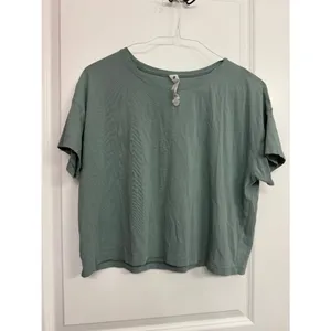 Lululemon Cates Cropped Tee Sage Green Size 12 thumbnail 3