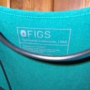 FIGS Hunter green Scrub Set Catarina top and Livingston pants limited edition thumbnail 6