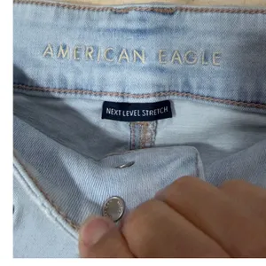 American Eagle Outfitters Denim Shorts Light‎ Wash Size 4 Next Level Stretch thumbnail 3