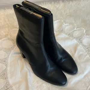 Bass Roma Black Leather 3” Heels Ankle Boots Booties Women’s Size 9 Professional thumbnail 4
