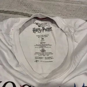 Universal Studios Harry Potter Hogwarts Alumni White Varsity Graphic T-Shirt XL thumbnail 8