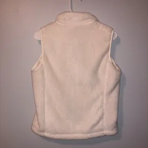 NWOT fluffy winter vest Size undefined thumbnail 2