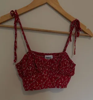 Princess Polly Carly Red Floral Cropped Tank Womens 4 Tie Spaghetti Straps Smock thumbnail 1