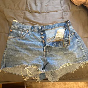 Levi’s Jean Shorts 501 Distressed thumbnail 2