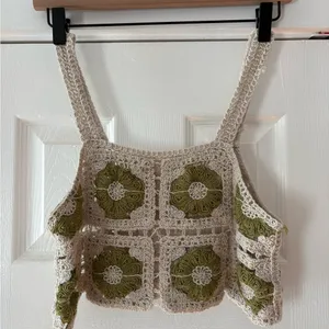Source Unknown Crochet‎ Crop Top - Cream and Green Est. Small EUC thumbnail 2