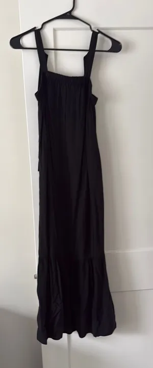 Old Navy Black Sundress thumbnail 1