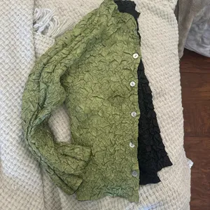 Green and black scrunchy vintage 90’s button down top thumbnail 2