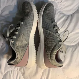 Reebok Memory Tech Cross Trainer Size 7 thumbnail 2