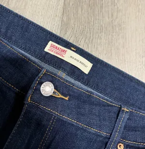 Signature Levi Strauss mid rise bootcut jeans thumbnail 4