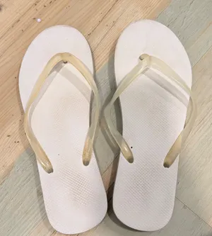Unbranded White Flip Flop Sandals Size 8 Clear Straps Casual Beach Shoes thumbnail 1