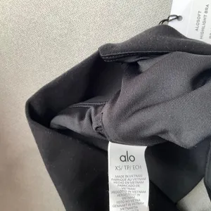 Alo Yoga Alosoft Highlight Bra Black XS thumbnail 4