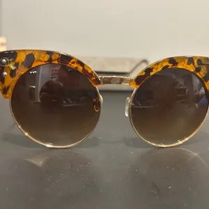 Tortoise Shell Sunglasses Brown thumbnail 3