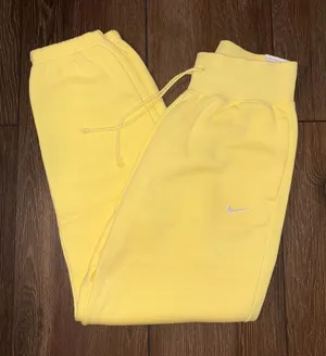 Nike Phoenix Fleece Joggers thumbnail 1