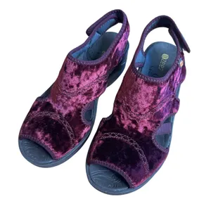 Bzees Drama Women's Velvet Wedge Sandals Burgundy Size 10W thumbnail 2