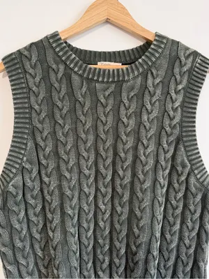 NEW Faherty Sunwashed Sweater Vest Size Large Green Cable Knit NWOT thumbnail 4