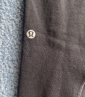 Lululemon Leggings Black with rubbing details thumbnail 4