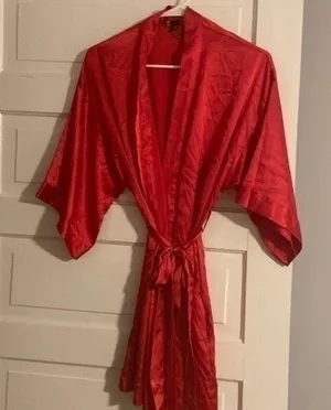 Victoria’s Secret Robe thumbnail 1