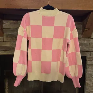 Pink and white checkered Zesica sweater thumbnail 1