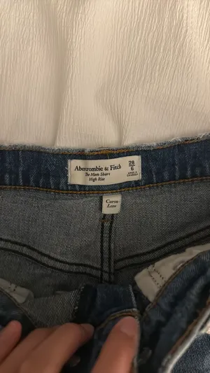 Abercrombie Shorts High-Rise Mom Curve Love thumbnail 3
