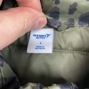 Old Navy Go-H20 Water-Resistant Narrow-Channel Puffer Jacket size Large thumbnail 10