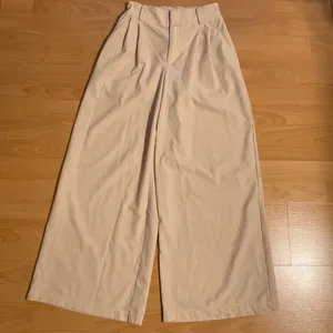 Alo Yoga High-Waist Dreamscape Trouser (Short) Macadamia XXS thumbnail 2