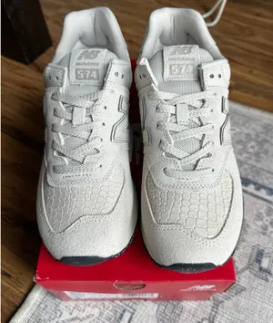 New Balance 574 Women's Beige/ Taupe Grey Calcium Classic Croc Sneaker size 9.5 thumbnail 4