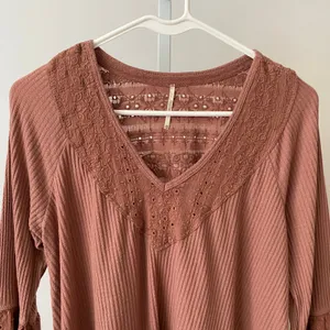 Free People‎ XS Boho Top Eyelet Bell Sleeve Waffle Knit Shabby Peasant Blouse thumbnail 2