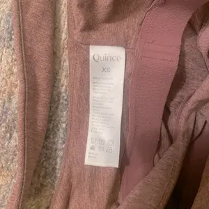 Quince Ultra Soft V-Neck Cropped Tank in Heather Rose thumbnail 9