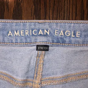 American eagle MOM straight jean shorts distressed size 8 thumbnail 3