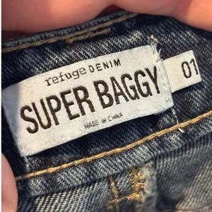 Refuge Denim NWT Jr's Size 1 Super Baggy Low Rise Wide Leg Blue Jeans thumbnail 3