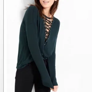 Express One-Eleven Green Lace Up Long Sleeve Top thumbnail 2