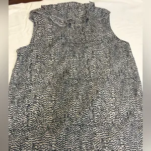 LOFT Black and White Patterned Blouse thumbnail 2