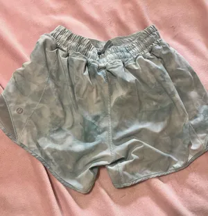 lululemon hotty hot 4” thumbnail 2