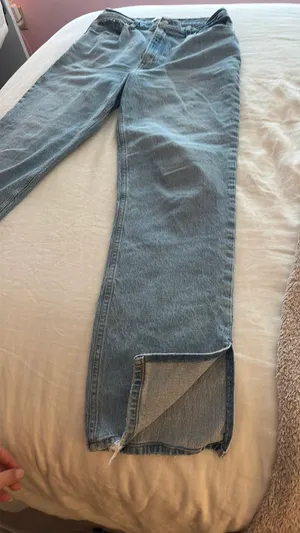 Abercrombie Curve Love Ultra High-Rise 90s Jeans thumbnail 4