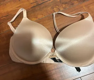 Victoria’s Secret 32DD very sexy push up bra thumbnail 1