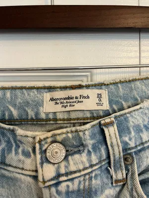 Abercrombie High-Rise 90s Relaxed Jeans thumbnail 2