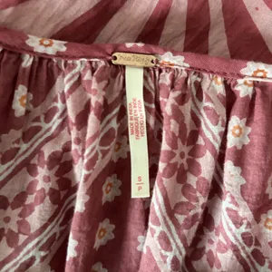 Free People Elena Top 100% Cotton Pink Boho Floral Peasant Blouse Size Small thumbnail 4
