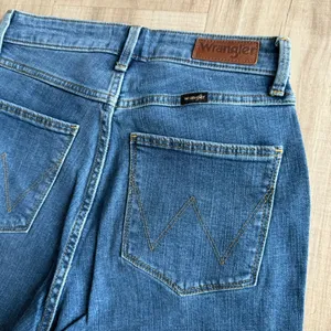 NWOT Wrangler High Rise Vintage Taper Mom Jeans Sz 14 Distressed Medium Wash thumbnail 14