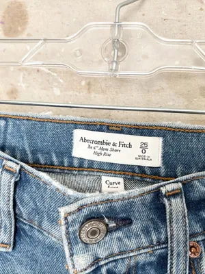 Abercrombie the 4" Mom Short Curve Love thumbnail 3