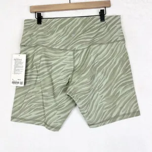 Lululemon Align High Rise Short 8" Size 16 NWT Le Tigre Camo Green Fern Multi thumbnail 2
